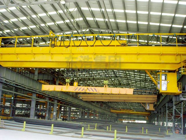 Electromagnetic hanging beam bridge crane